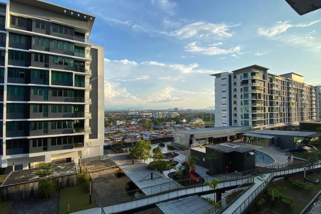 8Pax Cozy Home Stay Jazz Suites 1 Vivacity Kuching Sarawak 3Br Buitenkant foto