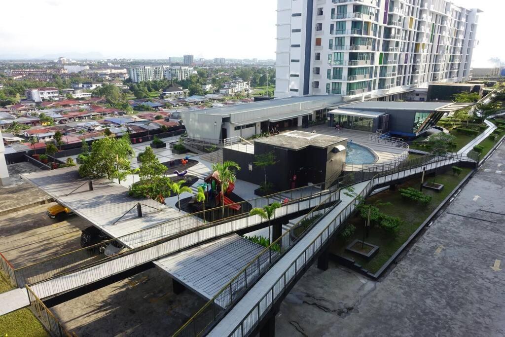 8Pax Cozy Home Stay Jazz Suites 1 Vivacity Kuching Sarawak 3Br Buitenkant foto