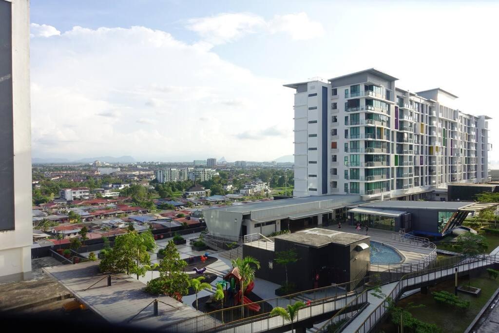 8Pax Cozy Home Stay Jazz Suites 1 Vivacity Kuching Sarawak 3Br Buitenkant foto